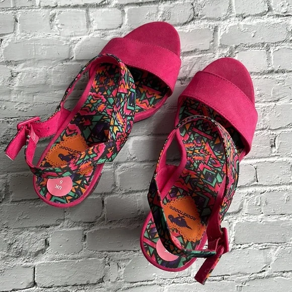 ROCKET DOG | Enhance Your Prance Heels in Bold Southwest - Picture 6 of 14